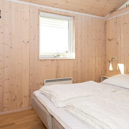 4 Star In Knebel Ørby