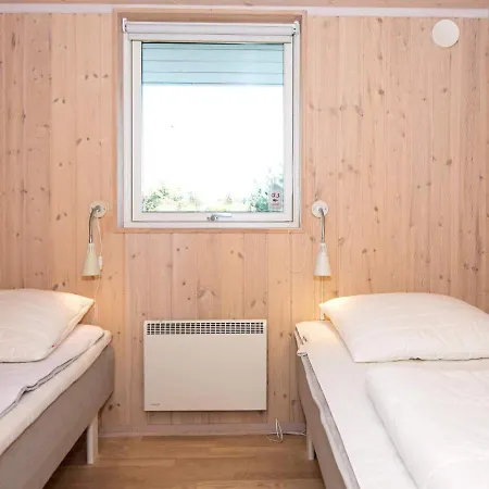 6 Person In Knebel Ørby